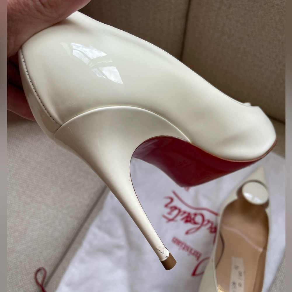Christian Louboutin Cream/White Patent Leather
Pumps EU 39.5 - Picture 11 of 15